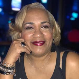 Meet your Posher, Elaine